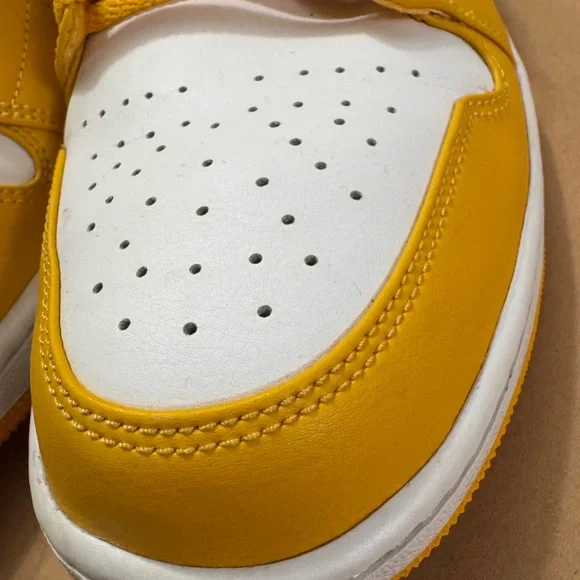 Jordan Sneakers Yellow and White - Picture 15 of 16